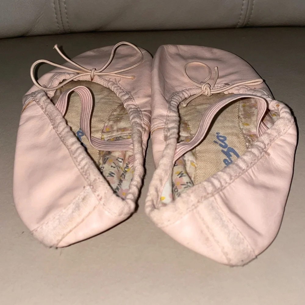 🩰 Capezio 205C Daisy Pink Leather Ballet Slippers - Size 11.5 M